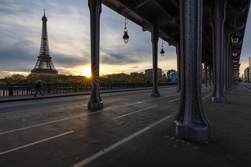 Bir Hakeim Bridge in Paris at Sunrise